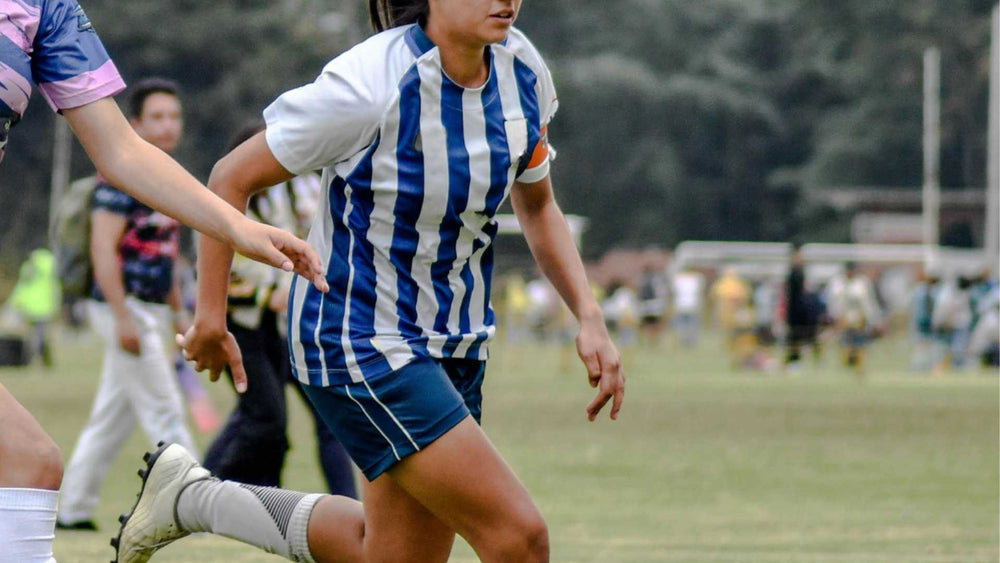 ¿Juegas al fútbol? Descubre el snack natural que te da energía real.